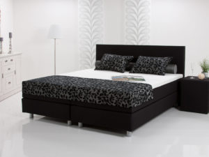 Boxsprinbett Classic mit Deko - Osterburg Matratzen